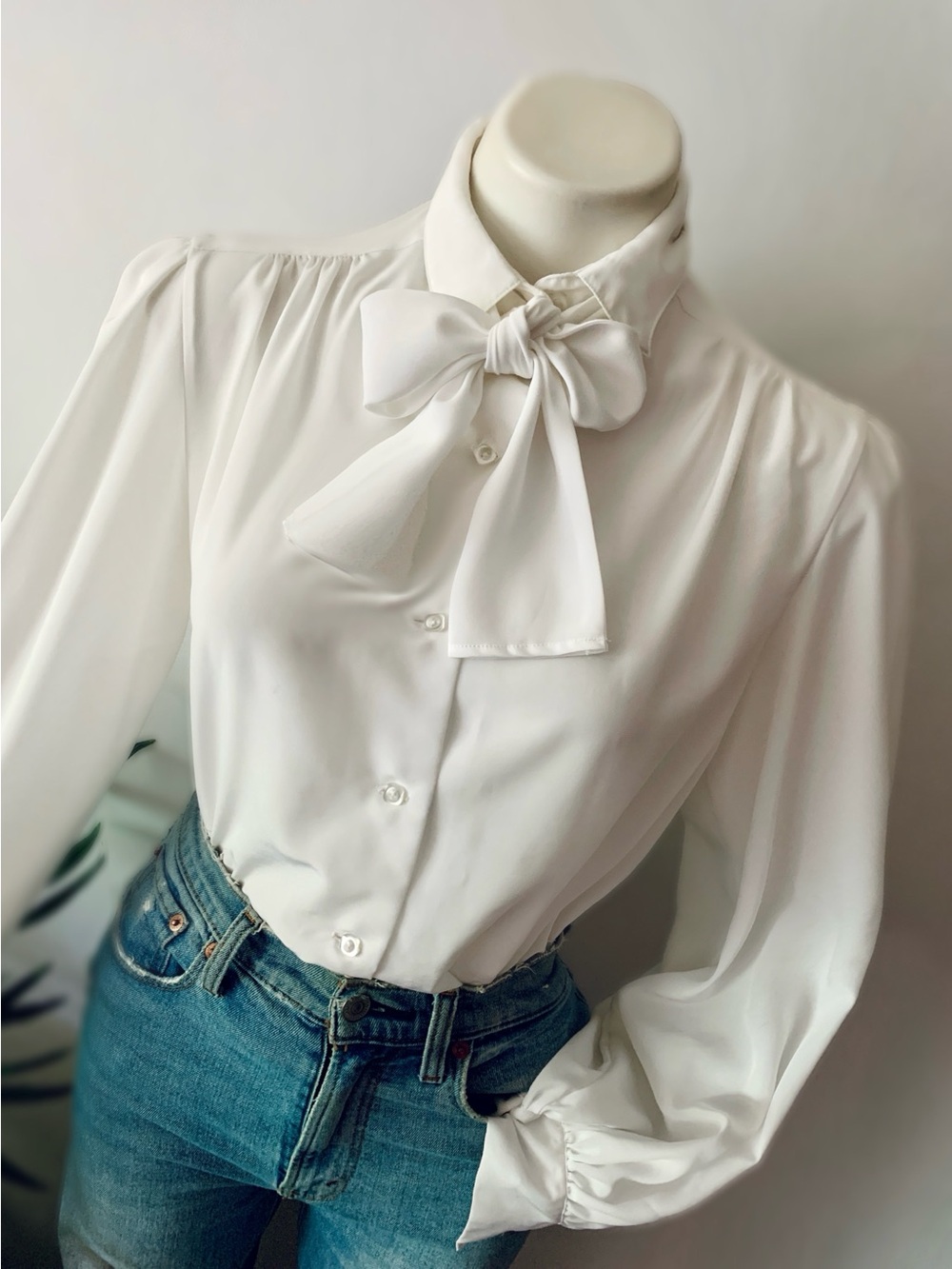 v i n t a g e :: Elegant Neck Bow Tie Puff Sleeve Blouse